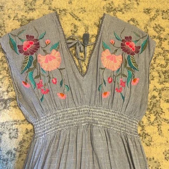 See and be seen Floral Embroidered Maxi Dress - Picture 2 of 5